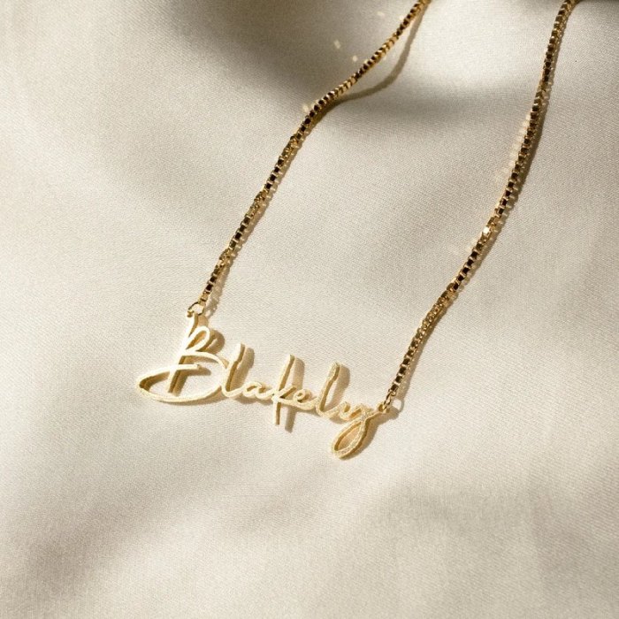 Nameplate necklace