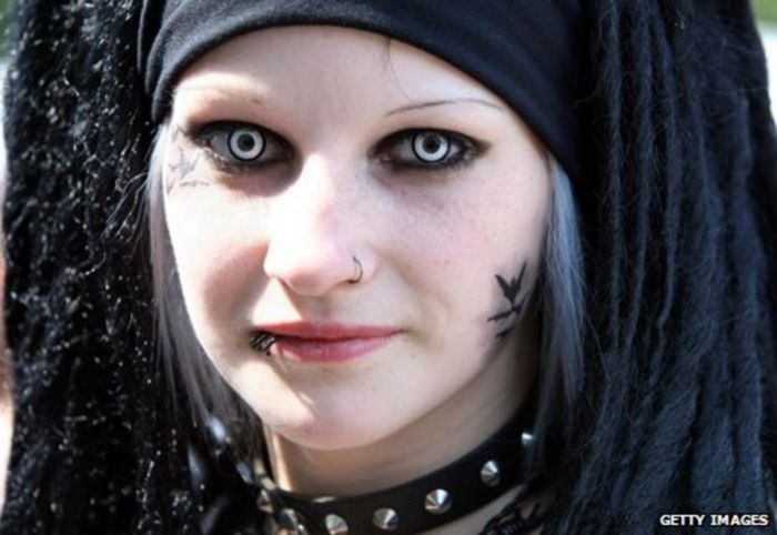 Pin on Gothic and dark girls. Goth jewelry