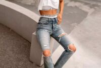 High-waisted jeans